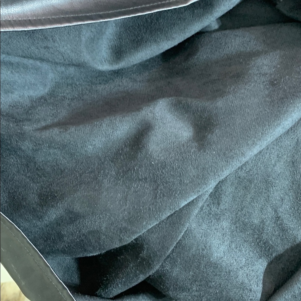 Elegant Black Midi Dress - Picture 9 of 10